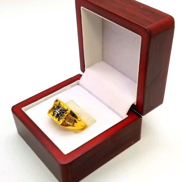 Mans Ring - Picture 3 of 3